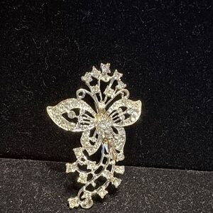 Sparkling Silver Floral Brooch